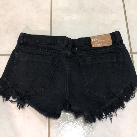 One Teaspoon Destroyed Jean shorts - Picture 2 of 4